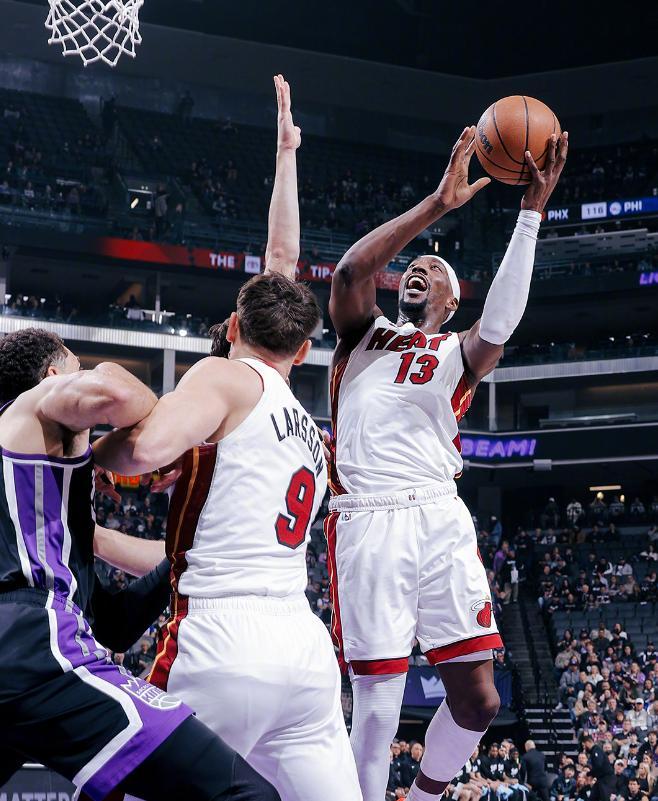 世界杯最新版入口-阿德巴约25+7+5鲍威尔22分，威少三分失准6中1，热火复仇国王